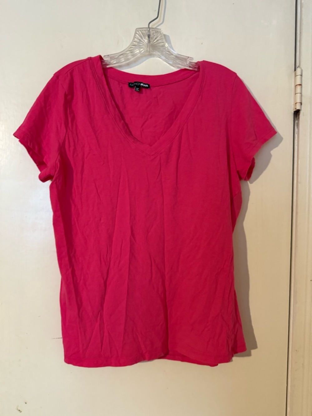 Fashion Nova Women's V-Neck Tee in Hot Pink